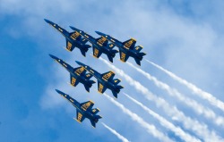 fullafterburner:  Thoughts and prayers for the Blue Angel family. 