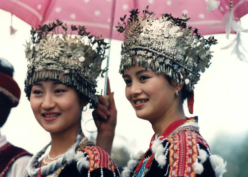 Traditional Miao fashion. Photo by 老川居（续） | SUPENGTING  | 海涛