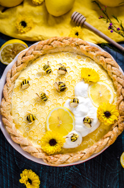 sweetoothgirl:  HONEY LEMON CHIFFON PIE