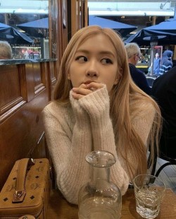 joyhearv:Rosé girlfriend material adult photos