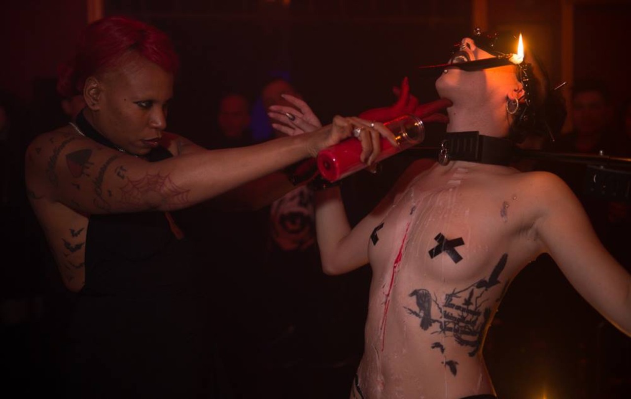 minadesadefatale:  luzialowe:  Performance at Club Ruin. Cathartic ritual pain with