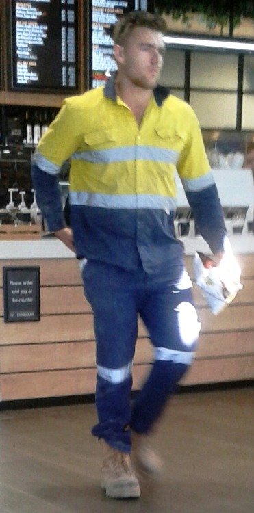 tradiewatch: Truck stop tradie at coffee club (2)