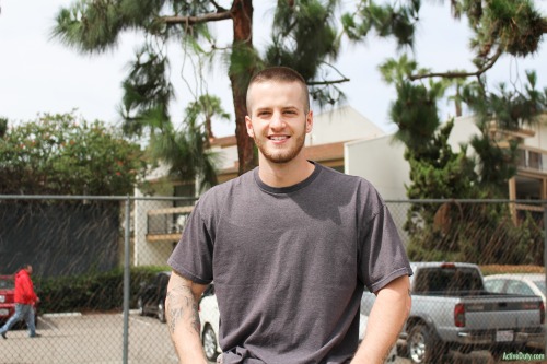 undiesnow:  Once the pants come off, we get to see Quentin’s hard, juicy dick