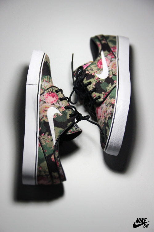 shoe-pornn:  Janoski Advert created by Me. adult photos