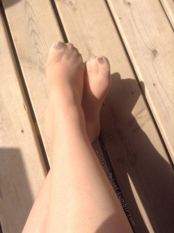 hollypurelust:  Me, in my hose.  Like, reblog and follow.