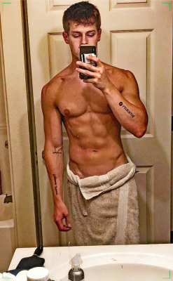 jimboygo: Best viewed directly at JimBoyGo. https://jimboygo.tumblr.com/  Sexy selfie.