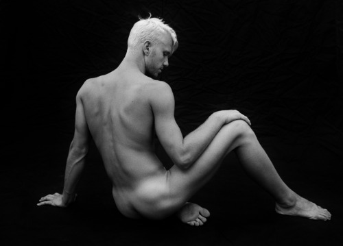 americasfinestkids:  A classic pose by Garrett. San Diego, California (2014)