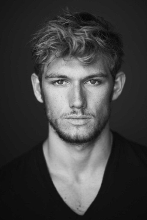 justlaryssia:  Alex Pettyfer is PERFECT!!! 