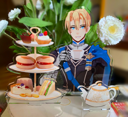 its teatime! i’ll be at AnimeNYC O5 this November and will have these standees and more c
