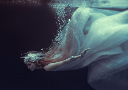 gliterandbegay:  Underwater photo shoot with model Ekaterina Belinskaya.