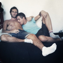 manscruff:  Two dudes kick back and get horned