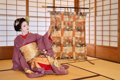 Maiko Umehina dancing Kurokami(SOURCE)