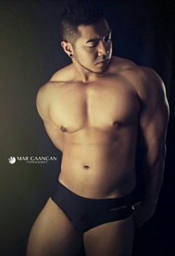 yummyasianhunks:  beefy!!! woof!!! 