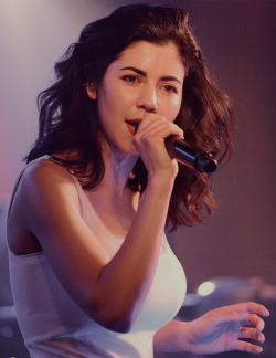 marinafans:  Marina & the Diamonds performing