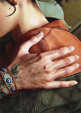 Ellie + Hands Bc Im Gay