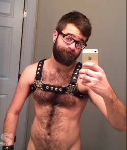 furrygeek:  Damn!  This guy is so sexy.