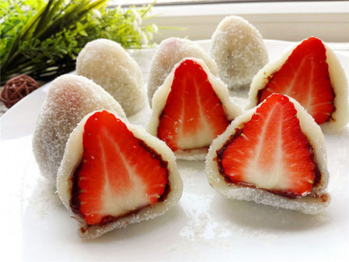 DIY Strawberry Mochi / Strawberry DaifukuStrawberry Mochi or Strawberry Daifuku is very popular Japa