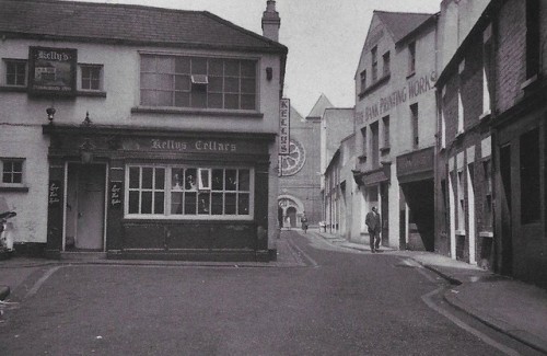 citizen69 - Vintage photo of Kelly’s Cellars tavern in Belfast....