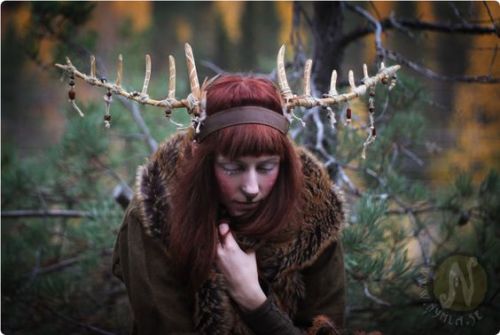 sailleengladelling:Wooden Shaman Antlers by Nymla
