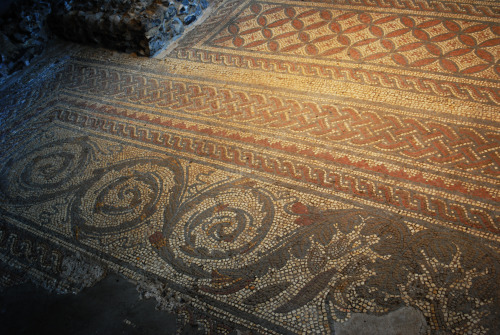 coolartonline: ancientart: Shown here is a Roman floor mosaic from one of Verulamium’s gr