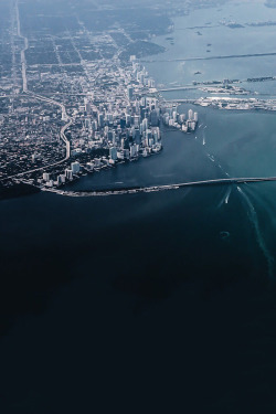 avenuesofinspiration:Miami | Photographer © | AOI 