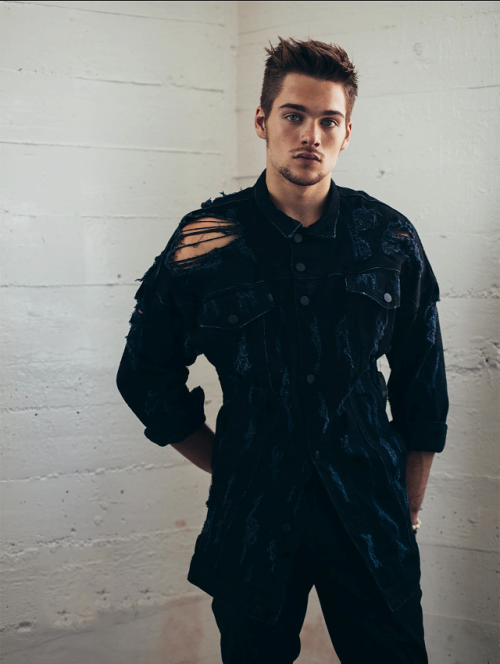 Porn Pics dsprayberrybrasil:  Dylan para a Bello Magazine.