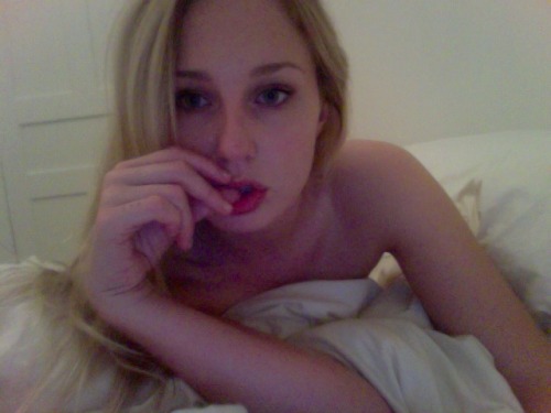 alilnugget:  without makeup i am so boring with makeup i am so boring im a human yawn 