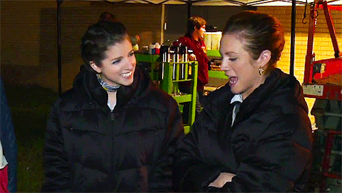 sensiblethingtodo: Anna and Brittany on set of Pitch Perfect