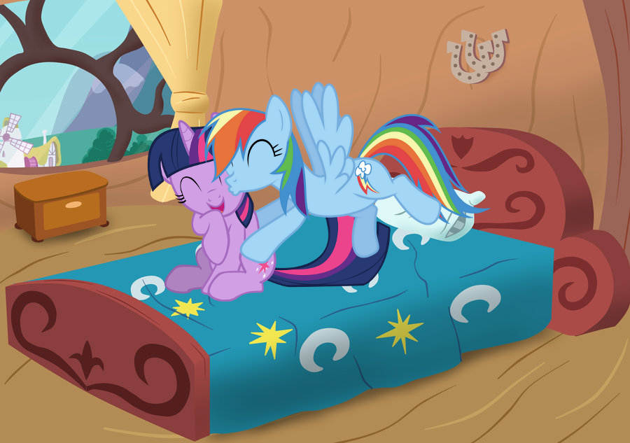 twidashlove:  Who’s the cutest egghead? Source: ChameleonMan55  D'aww~! &lt;3