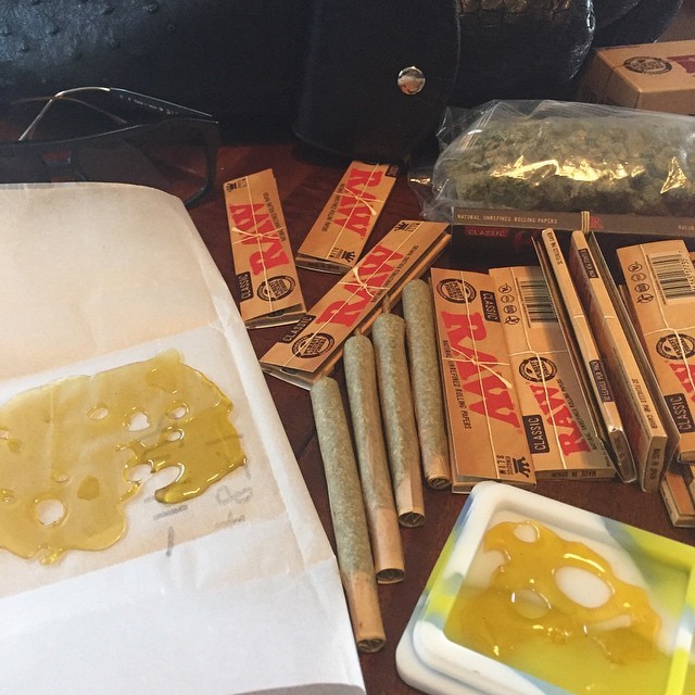 weedporndaily:  Goodies for the night  by @westcoastcurebhomb
