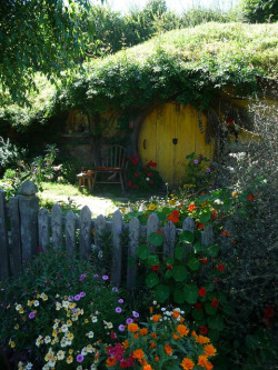 hobbithouses:  Hobbiton by Evamaria N on