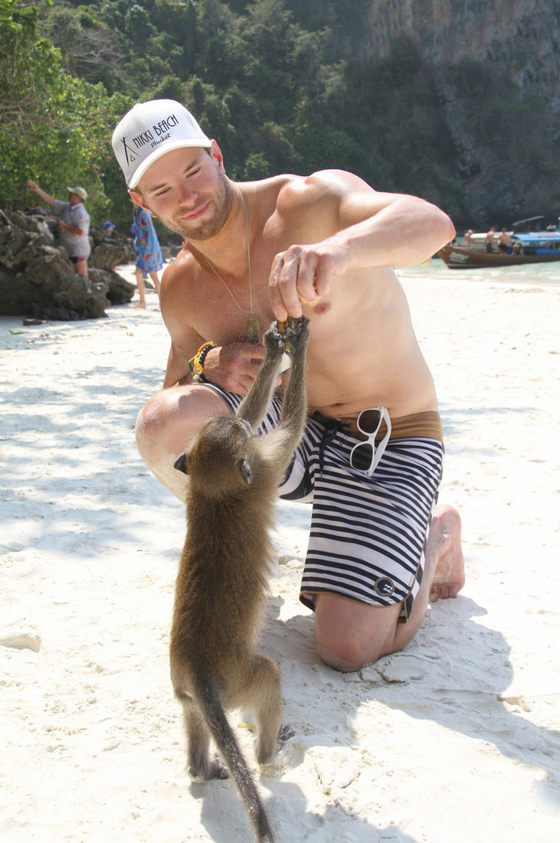 shirtlessmalecelebs:  Kellan Lutz