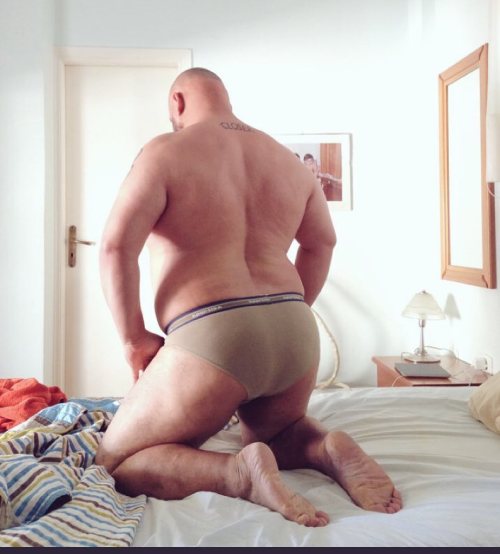 musclebearsparadise:  Old pic (13) by memorablissian7392 http://ift.tt/1RMYwoo