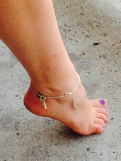 Happycuckhubby:  My Key-Holder’s Beautiful Foot! It Was Quite A Rush Going Out