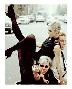  Andy Warhol with Edie Sedgwick and Chuck Wein in NYC, photo by Burt Glinn. 1965