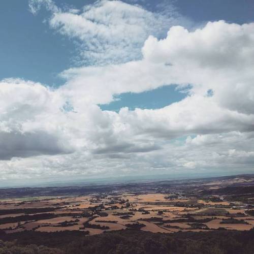 And another lovely view while hiking - I&rsquo;m still amazed how beautiful Spain is #camino #sp