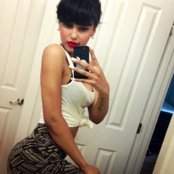 worldsbaddest:  therealleaah:  Ass on the sink hoe  0___0world’s baddest females here