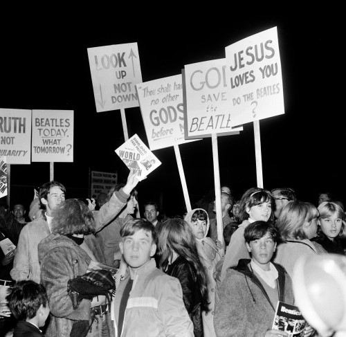 historicaltimes:Young church folk from Sunnyvale protest against John Lennon’s remark that the Beatl