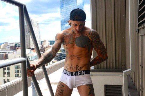would love to suck his hung big cock huge cock and swallow his big load
