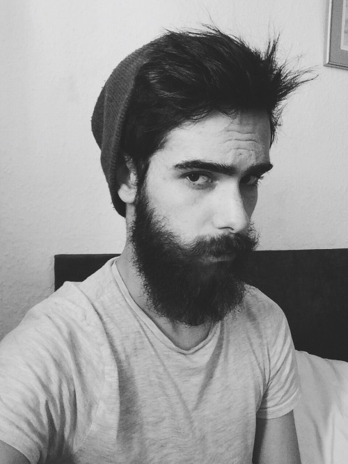 nonelikerae:  highwatr:  Sous la coupole spleenetique du ciel.  Beard game strong