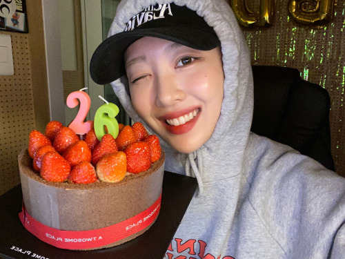 [VLIVE] 220523 | LOONA VLIVE post - Yves[이달의 소녀] Happy Birthday Yves