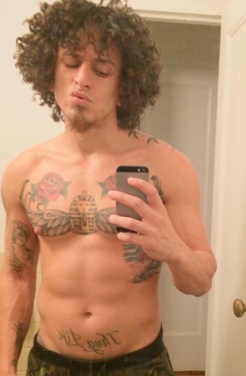 gr8kingofhearts:  ohgloriousnips:  see @ohgloriouscock & @ohgloriousass  😍