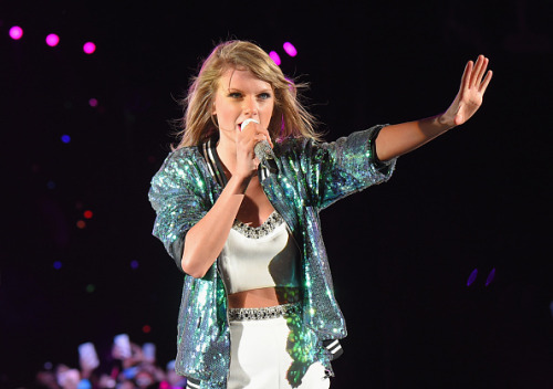 swift-network:Taylor Swift The 1989 World Tour Live In Boston - Night 1