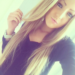blonde-girls-for-u:  ►►►See this girl
