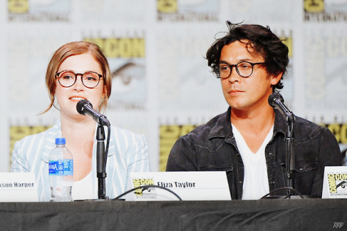 Bob Morley and Eliza Taylor at Fan Favorite Panel at SDCC 2019 (via farfarawaysite)