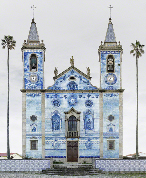 ufansius: Markus Brunetti, from his Façades series (from top): Cortegaça, Paróquia de Santa