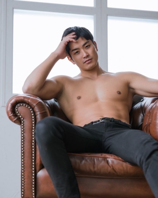 hotdogsfordinner:Japanese stud Riku Yuasa and his favorite chairIG:  rikuyuasa