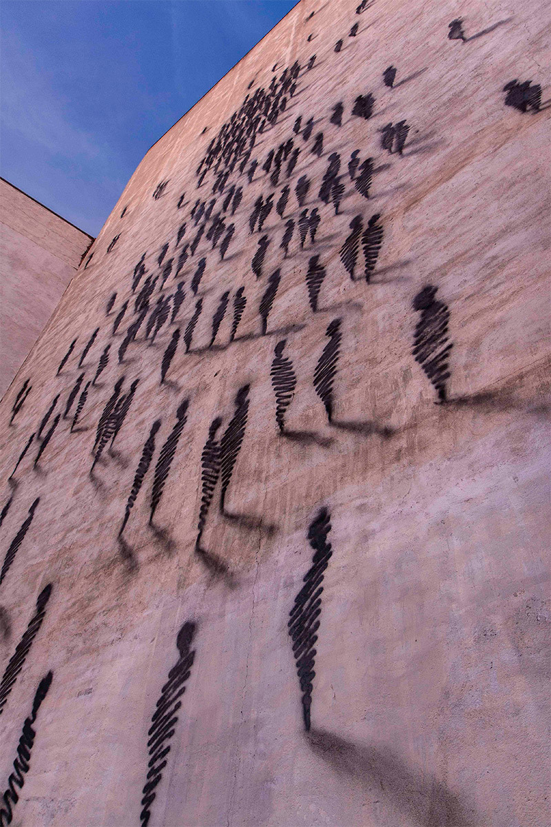 makeyourentropylevelrise:  itscolossal:  A great new piece by Susso33 painted on