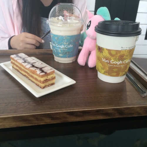 yffawn:  Van Gogh Cafe in Seoul 
