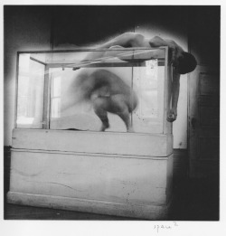 vivipiuomeno1:  Francesca Woodman ph. Providence, Rhode Island 1975-78